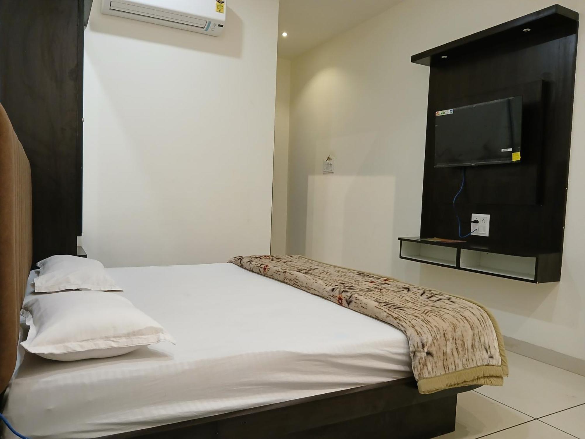 Hotel Jyoti Shree Ujjain Eksteriør billede