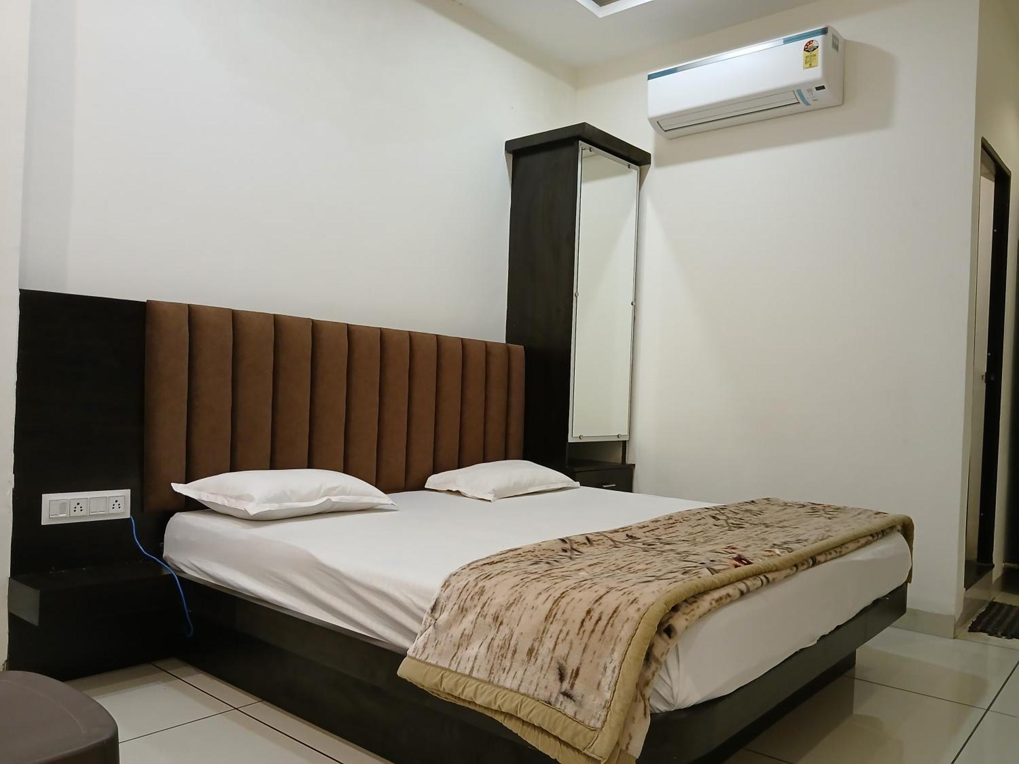 Hotel Jyoti Shree Ujjain Eksteriør billede